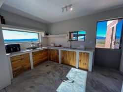 The Hare unit: Full Kitchen with gas hob and dual air fryer