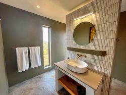 The Hunter unit: bathroom