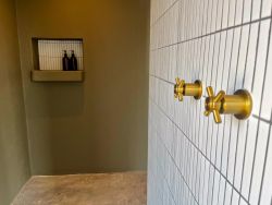 The Hunter unit: bathroom