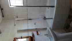 KitKat has a lovely big bathroom with shower and bath