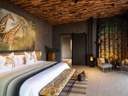 Giraffe Room (wheelchair friendly)